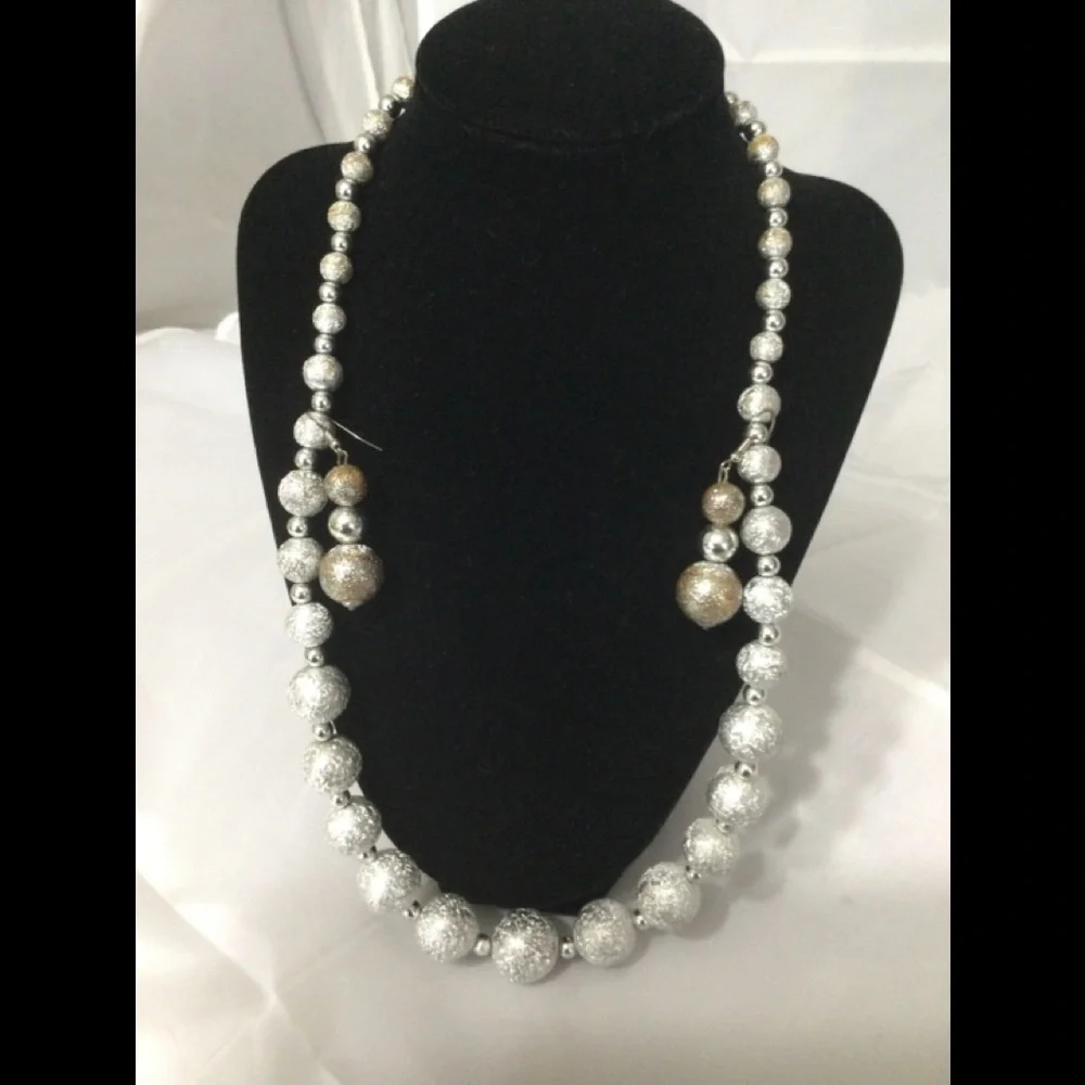 Vintage Silver Ball Necklace & Wire Earring Set - Picture 5 of 7